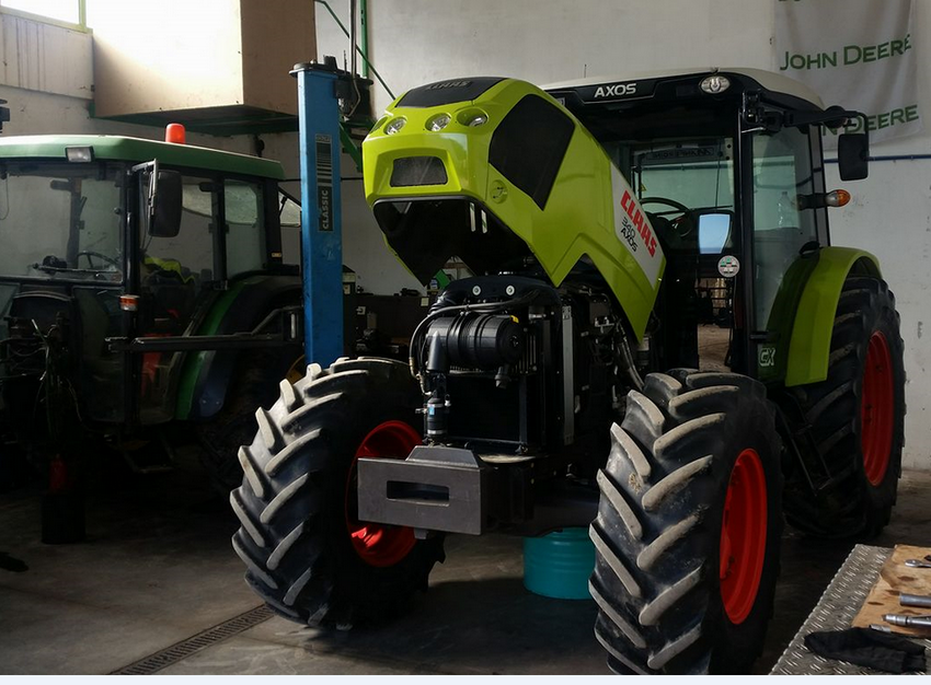 Pamje nga riparimi i transmisionit të traktorit CLAAS 340 